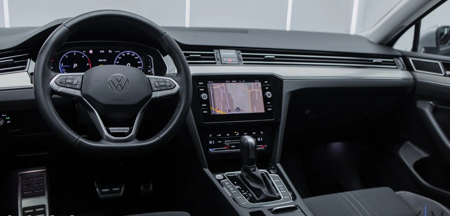 Volkswagen Passat cena 169900 przebieg: 36899, rok produkcji 2021 z Ciężkowice małe 742